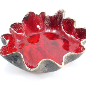Czerwona misa ceramiczna