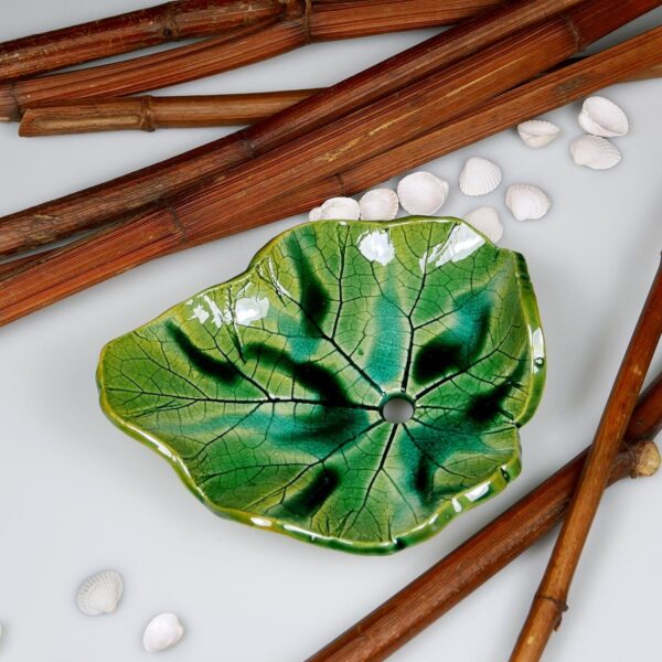 Ceramiczna mydelniczka zielony liść
