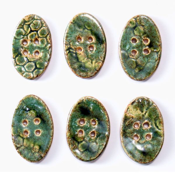 Guzik ceramiczny owalny zielony, dekoracyjna pasmanteria