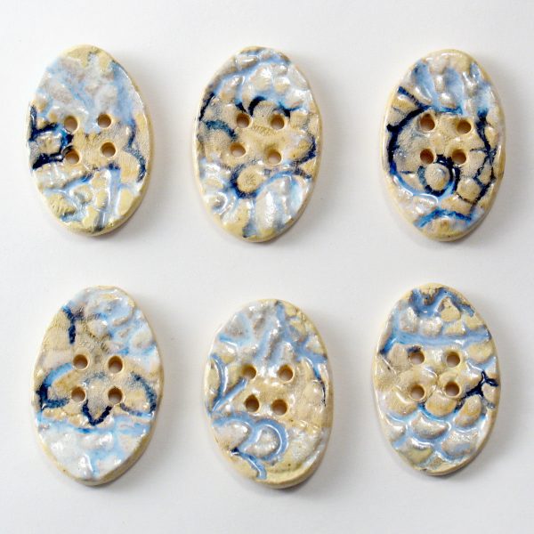 Guzik ceramiczny owalny błękitno-beżowy, ręcznie robiony