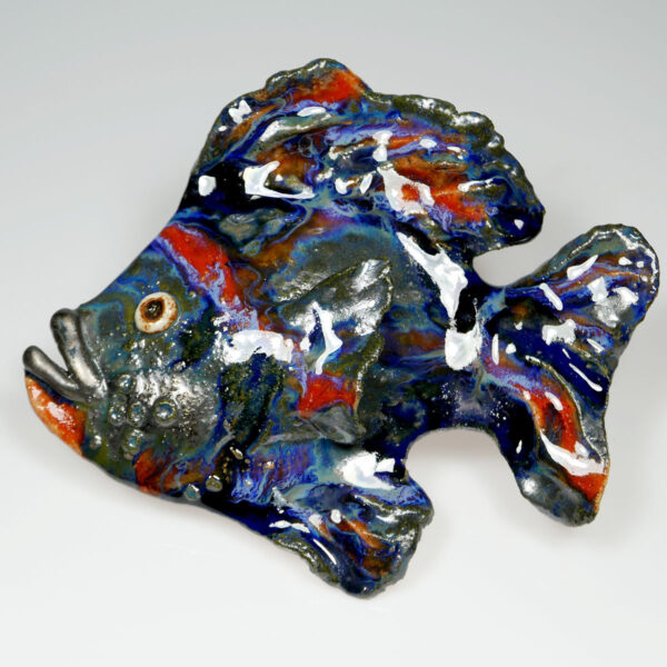 Niebiesko-czerwona ryba ceramiczna, rękodzieło artystyczne