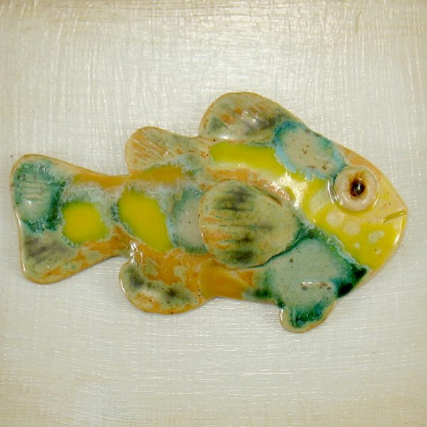 Mała żółta rybka ceramiczna w ramce