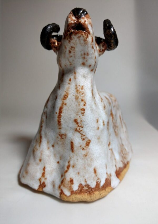 Baran cynamonowy - figurka ceramiczna
