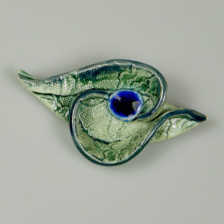 Broszka ceramiczna Oko Cyklonu biżuteria ręcznie wykonana z gliny