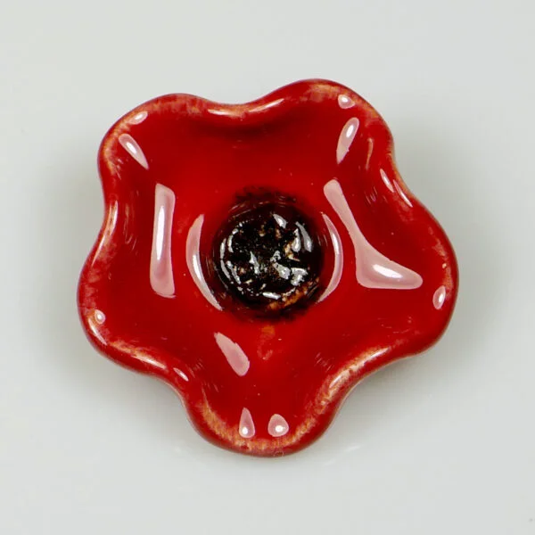 Maczek ceramiczny broszka czerwona ręcznie wykonana