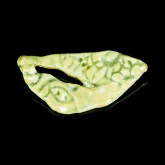 Broszka ceramiczna Zielona Koronka nadzwyczajna biżuteria ręcznie wykonana z gliny
