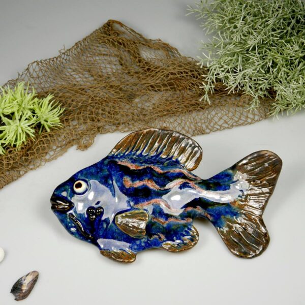 Ryba ceramiczna - Granatowa Falista, uformowana ręcznie z gliny