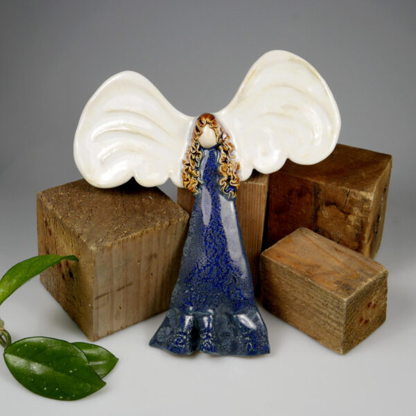 Ceramiczny Aniołek w granatowej sukience