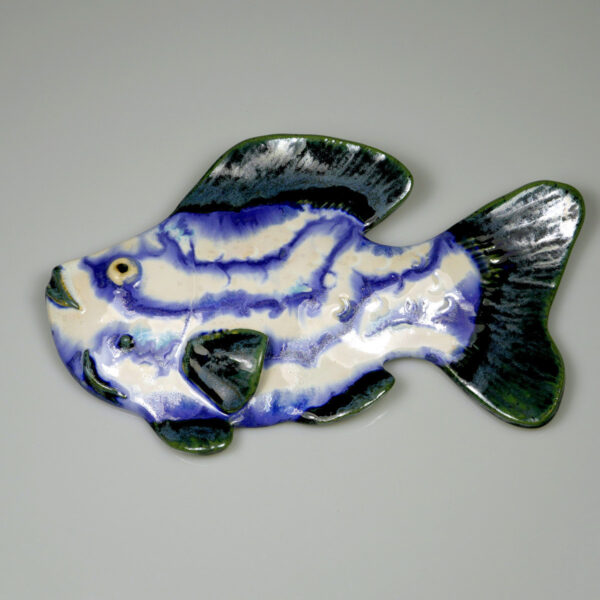 Niebieska ryba z gliny szkliwiona
