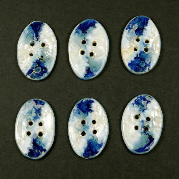 Ceramiczny guzik niebieski z białym