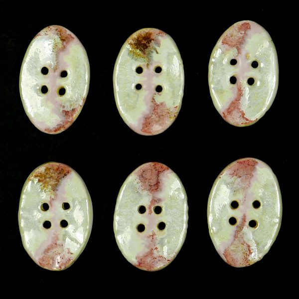 Guziki biało-różowe z ceramiki