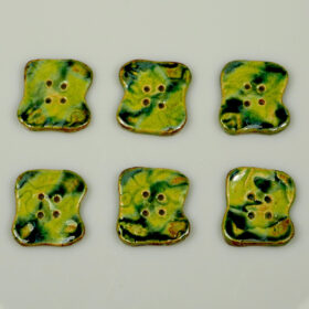 Guzik ceramiczny nieregularny zielony, niepowtarzalny