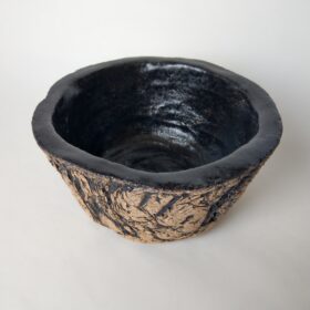 Czarna miska ceramiczna
