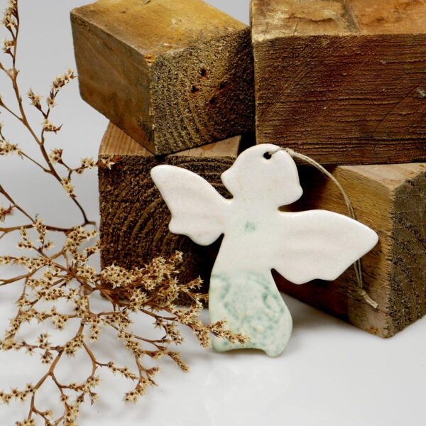 Aniołek ceramiczny do zawieszenia na choince, ścianie lub oknie, oryginalna ozdoba wykonana ręcznie z gliny, miły prezent świąteczny
