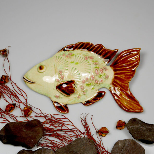 Ceramiczna ryba Bursztynowa, uformowana ręcznie z gliny, wypalona, kolorowa, oryginalna dekoracja łazienki, pokoju dziecięcego, salonu.
