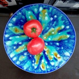 Ceramiczna patera na nóżkach Nocne Marzenia, uformowana i poszkliwiona ręcznie,