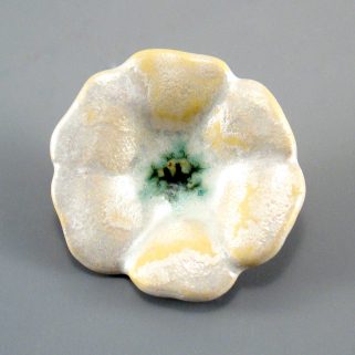 Broszka ceramiczna Perłowy Kwiat