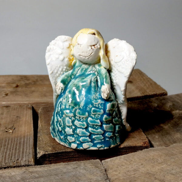 Figurka z gliny turkusowy aniołek