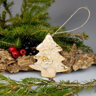 Beżowa choineczka ceramiczna