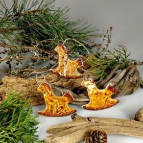 Ceramiczne brązowe koniki