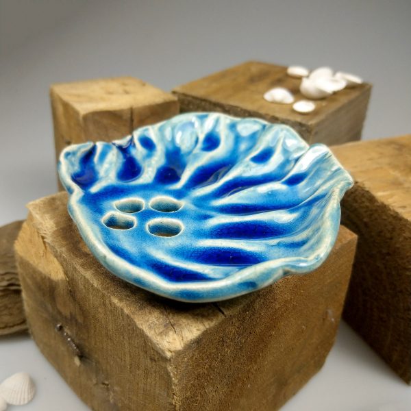 Niebieska muszelka ceramiczna