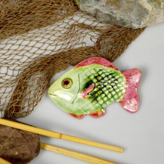 Mała zielona rybka ceramiczna