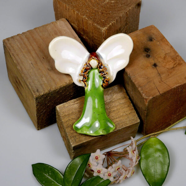 Zielony aniołek - zawieszka ceramiczna na ścianę, prezent