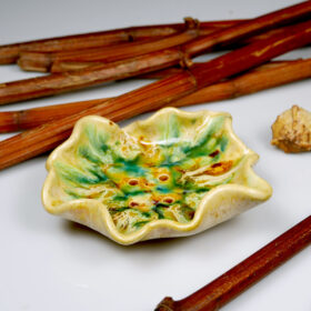 Wielobarwna mydelniczka ceramiczna