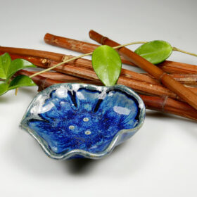 Niebieska ceramiczna mydelniczka