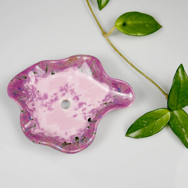 Różowa mydelniczka ceramiczna