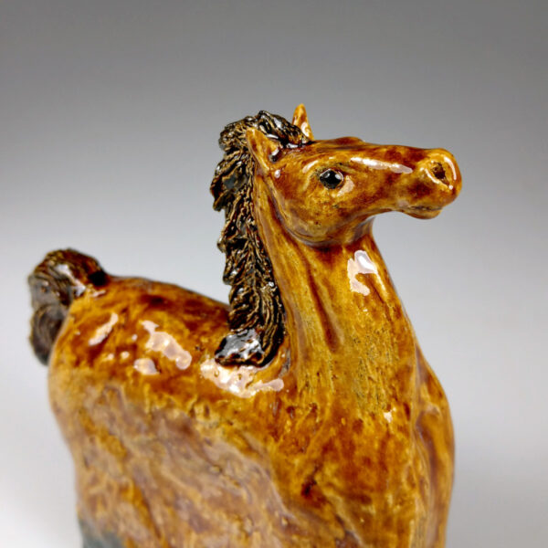 Rzeźba z gliny koń