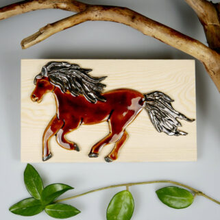 Koń ceramiczny płaskorzeźba na desce - rękodzieło - Dora Decora