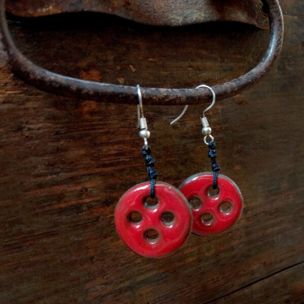 Kolczyki ceramiczne czerwone guziki oryginalna biżuteria artystyczna ręcznie robiona