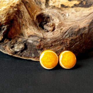 Pomarańczowe kolczyki ceramiczne okrągłe na sztyftach ręcznie wykonane