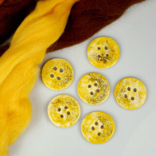Żółte guziki z ceramiki