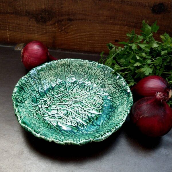 Ozdobny ceramiczny zielony talerz