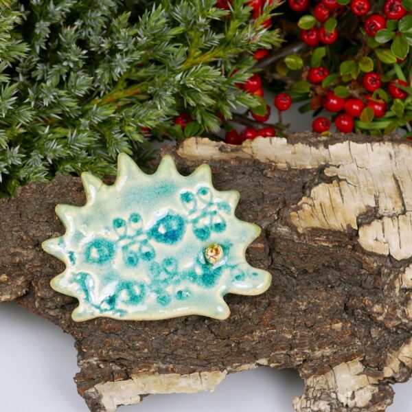 Ozdobny jeżyk na lodówkę, dekoracja ceramiczna