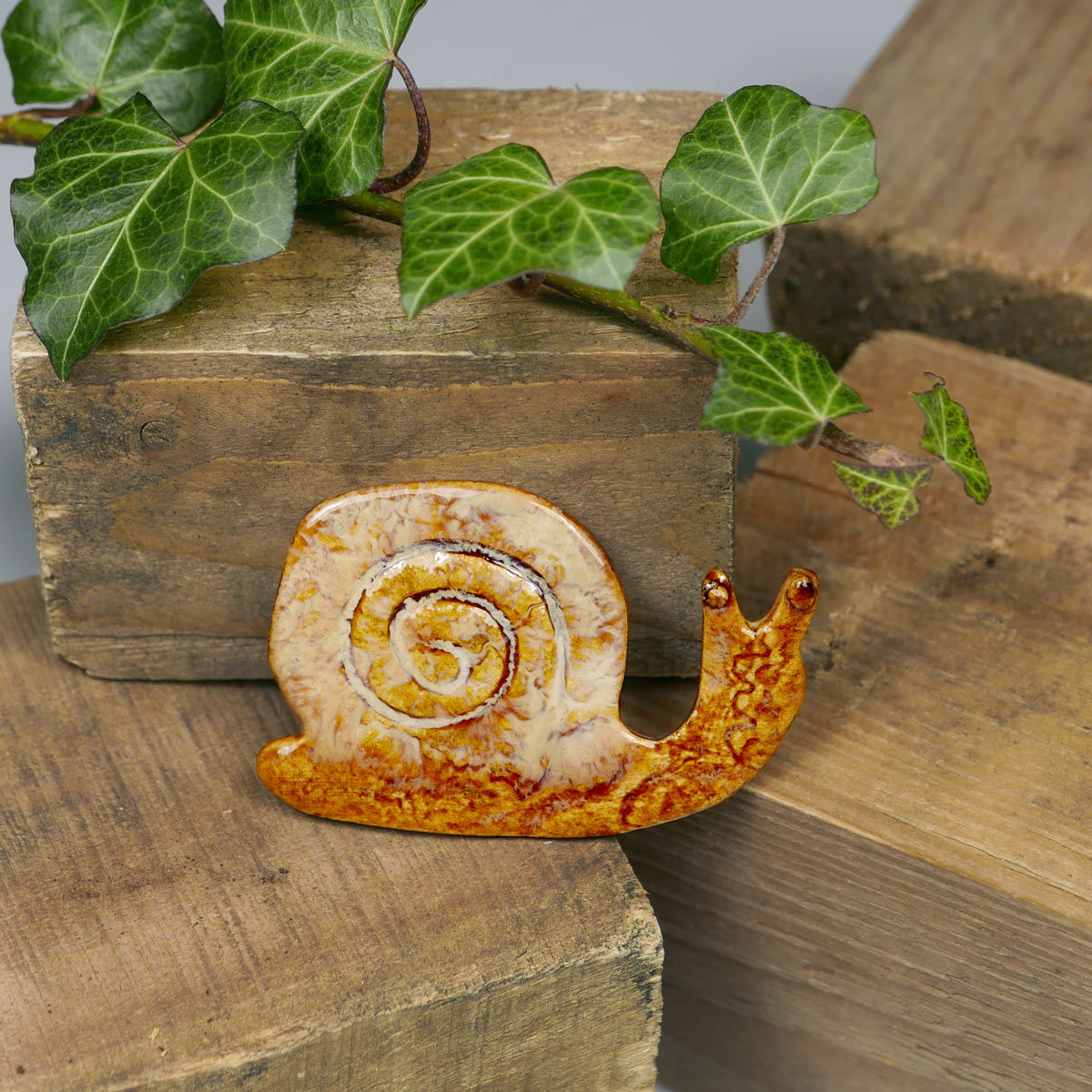 Ślimaczek ceramiczny na lodówkę