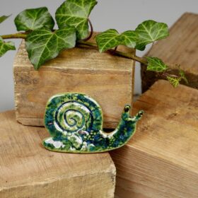 Ceramiczny zielony ślimak na magnes