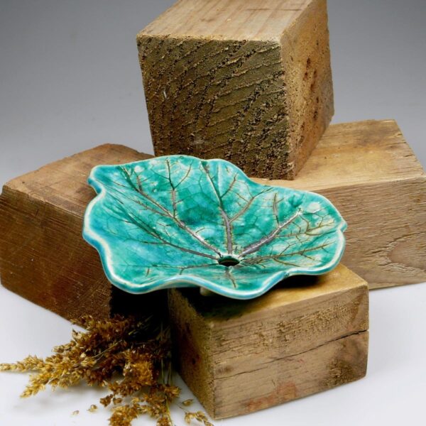 Dekoracyjna mydelniczka w kształcie liścia ceramiczne rękodzieło