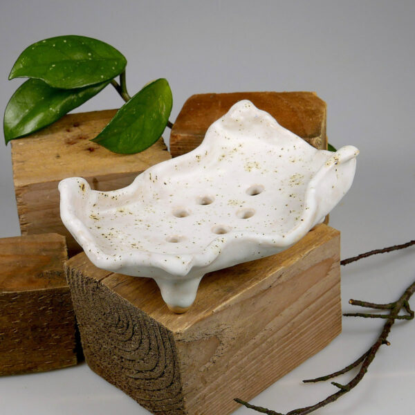 Mydelniczka ceramiczna biała Nakrapiana wykonana ręcznie z gliny