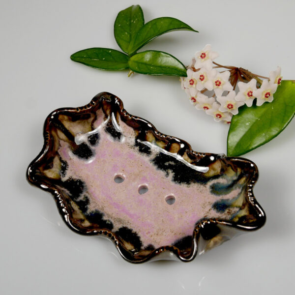 Fantazyjna różowa mydelniczka ceramiczne rękodzieło