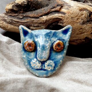 Broszka ceramiczna Niebieski Kot ręcznie wykonany w pracowni Dora Decora