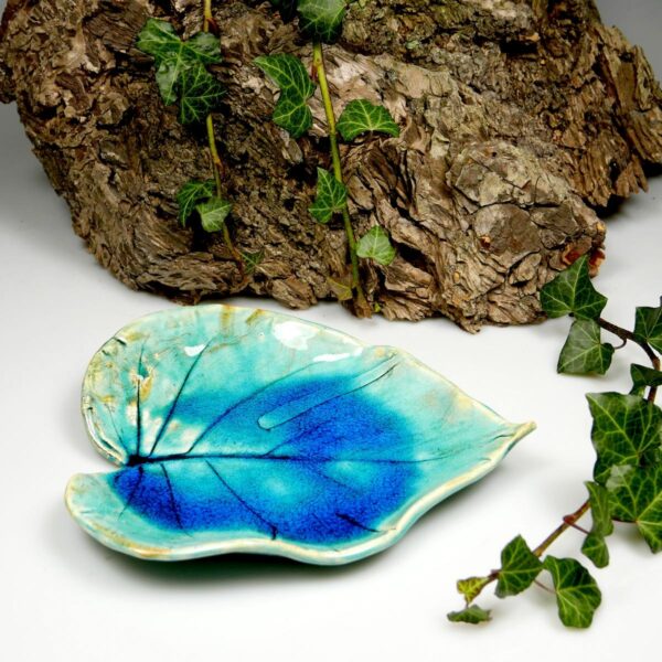 Błękitny Liść - talerzyk ceramiczny, dekoracyjne naczynie do salonu lub kuchni,