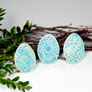 Ceramiczne niebieskie jajeczka na magnes rękodzieło z Polski