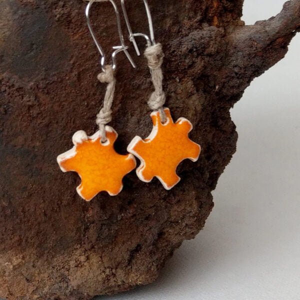 Pomarańczowe kolczyki Puzzle ceramiczna biżuteria artystyczna