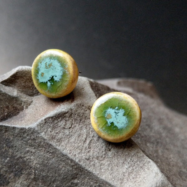 Okrągłe kolczyki ceramiczne Zielonkawe ręcznie robione z gliny