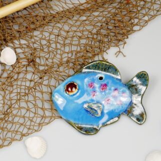 Ceramiczna rybka niebieska w cętki ozdoba na ścianę ręcznie wykonana
