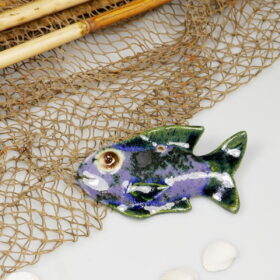 Rybka fioletowa nakrapiana ceramiczna dekoracja na ścianę
