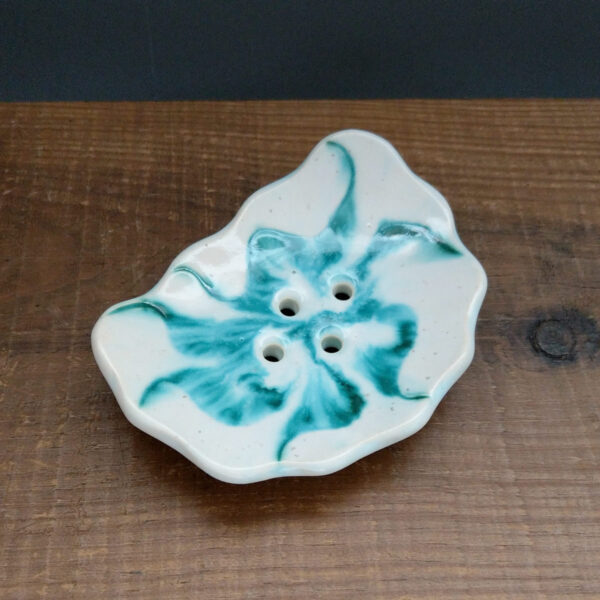 Mydelniczka ceramiczna z turkusowym wzorem rękodzieło